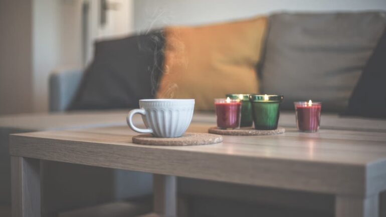 Intégrer le hygge dans sa routine bien-être en 2026
